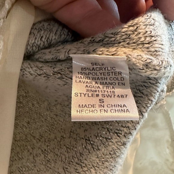 Kate Collection Sweater - Picture 6 of 10